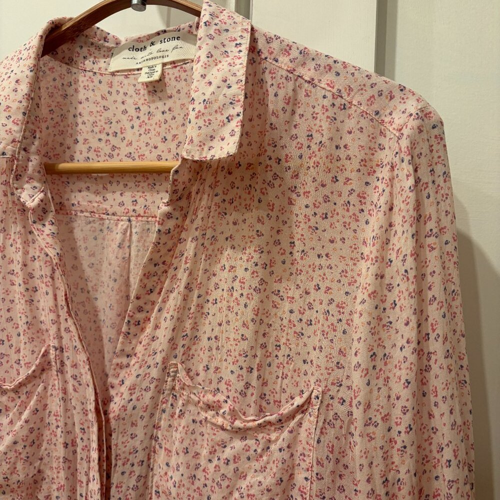 Anthropologie x Cloth & Stone pink floral button down (size XS)